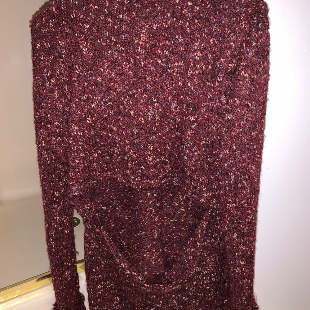 Sweater with back cut out - Picture 2 of 2